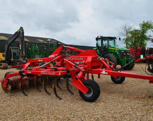 HE-VA 4M TRIPLE TILLER