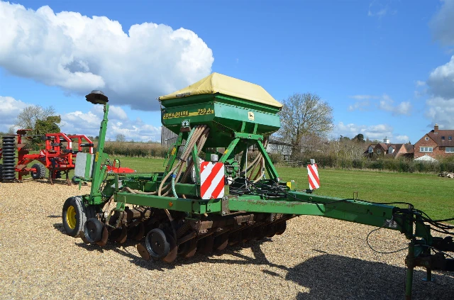 JOHN DEERE 750A 3M