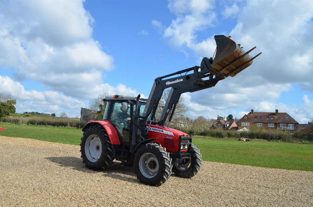 CHARGEUR FRONTAL MASSEY FERGUSON 5470 Q55