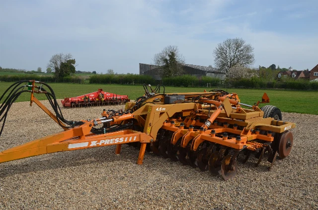 AMAZONE UX3200 24M SPRAYER