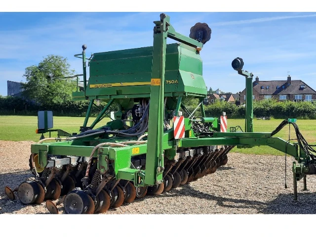 JOHN DEERE 750A 6M