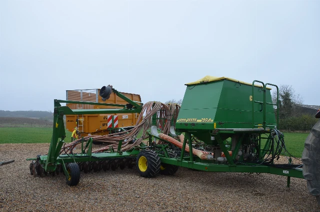 JOHN DEERE 740A 8M