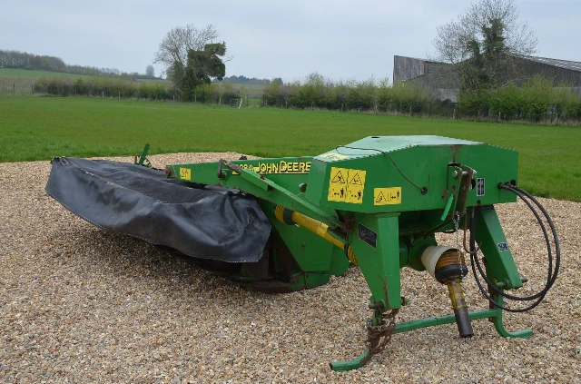 TONDEUSE JOHN DEERE 328A