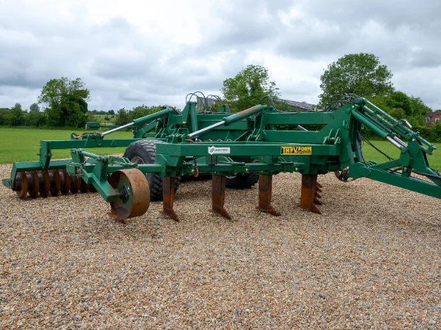 Cousins V-form subsoiler 6.5m