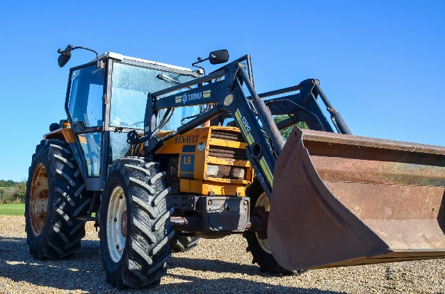 TRACTEUR RENAULT LS AVEC CHARGEUR