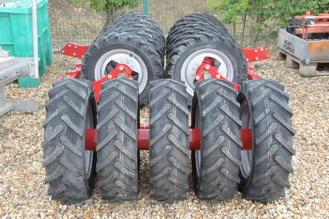 HORSCH PRONTO 4DC PACKERS DE PNEUS AVANT