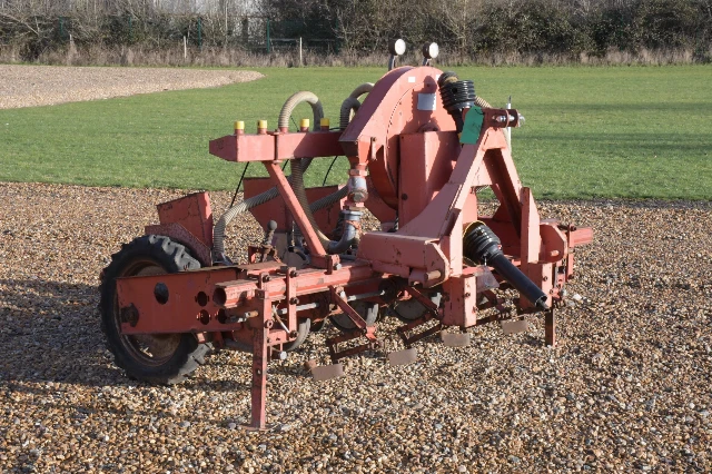 KVERNELAND MINIAIR  4-RANGS