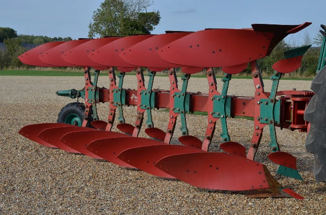 KVERNELAND LD85/300  6 S