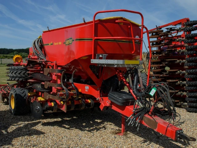 KVERNELAND OPTIMA MAIZE DRILL 8 ROW