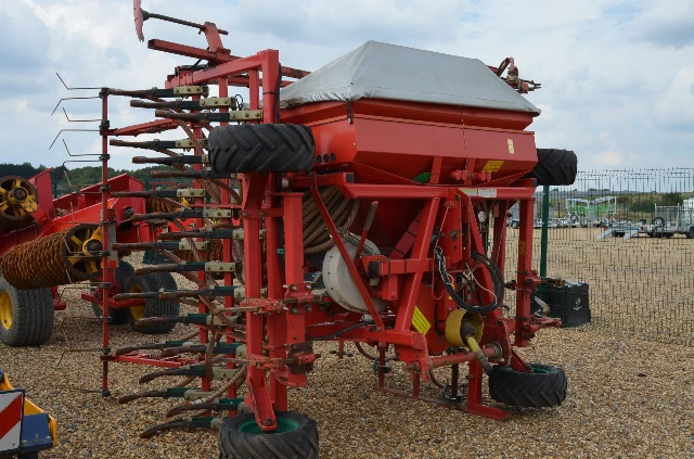 KVERNELAND TS DRILL TINE DRILL 4.8M