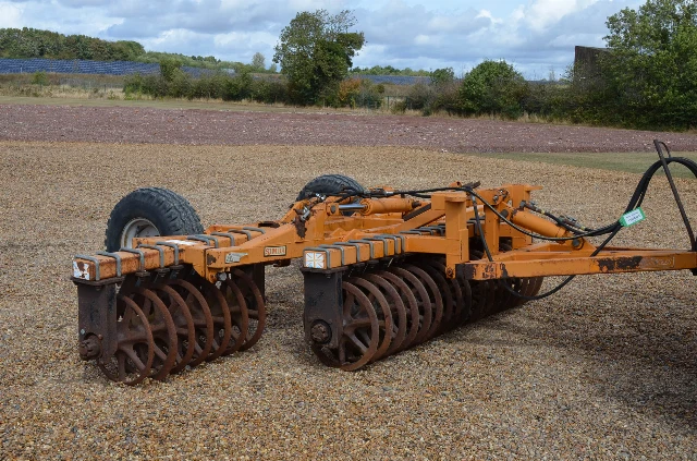 JOHN DEERE TINED CULTIVATOR 18FT