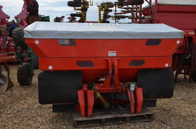 KUHN AXIS 30.1 FERT SPREADER