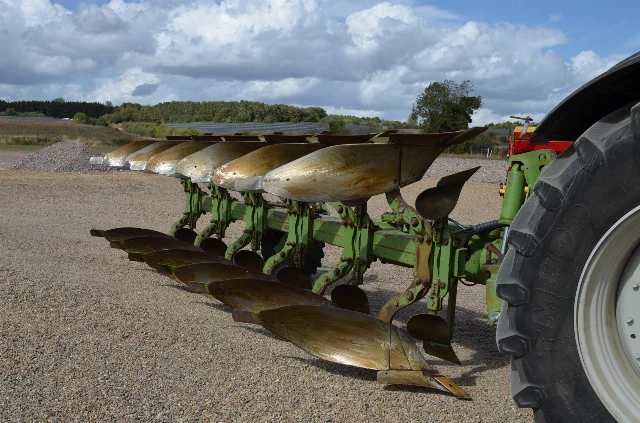 DOWDESWELL DP145 PLOUGH 7 FURROWS