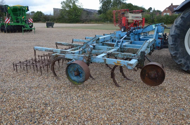 CULTIVATEUR À DENTS C 6 M
