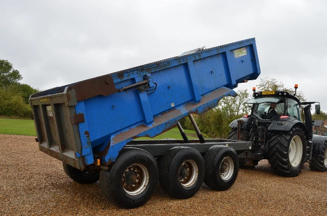 STAINES BASCULANTE 20 T