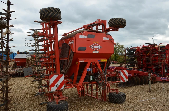 KUHN MEGANT 600 6 M