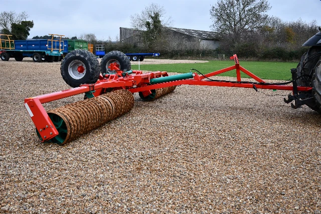 KVERNELAND ACTIROLL 830 8,3 M