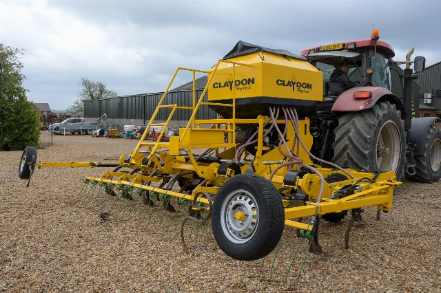 CLAYDON HYBRID 4,8 M