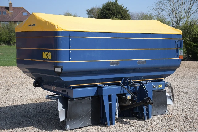 KRM M35 SPREADER 3750 L