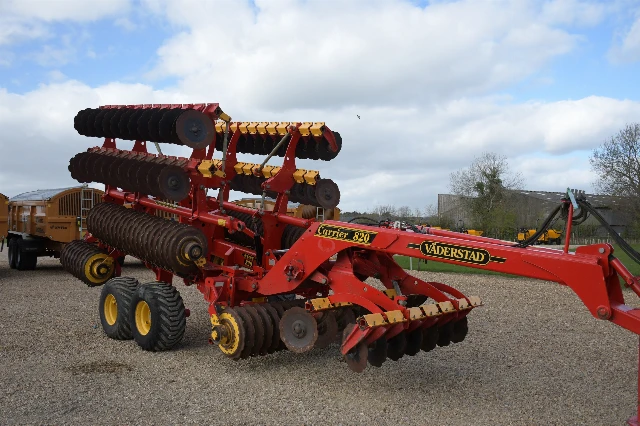 VADERSTAD CARRIER CR820