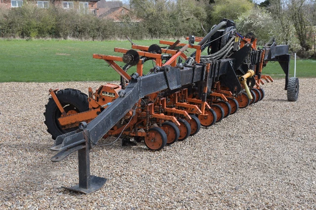 SEMOIRE DE PRÉCISION À OIGNONS