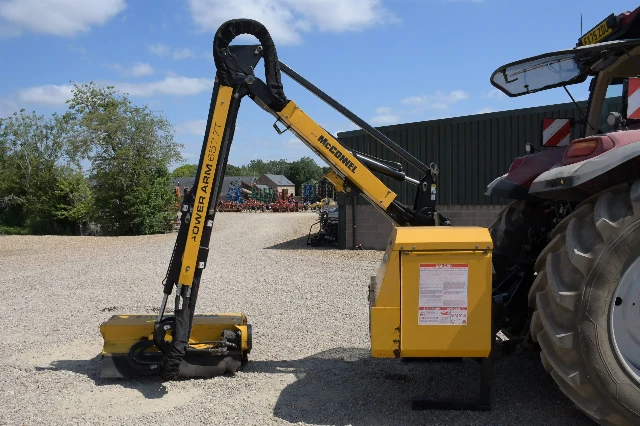 MCCONNEL PA6577T COUPE-HAIES