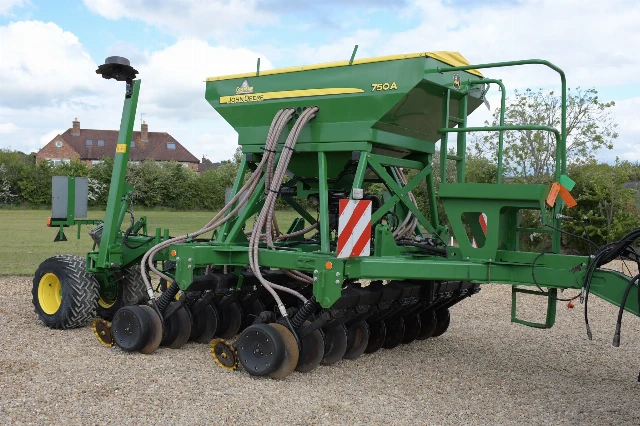 JOHN DEERE 750A 3 M