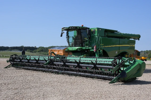 JOHN DEERE S690I MOISSONNIER