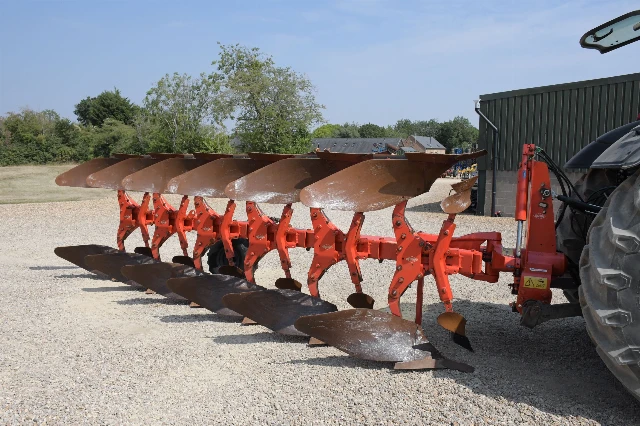 KUHN MULTI-MASTER 152 CHARRUE 6 S