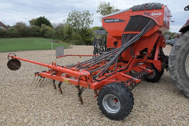KUHN MEGANT 600 6 M
