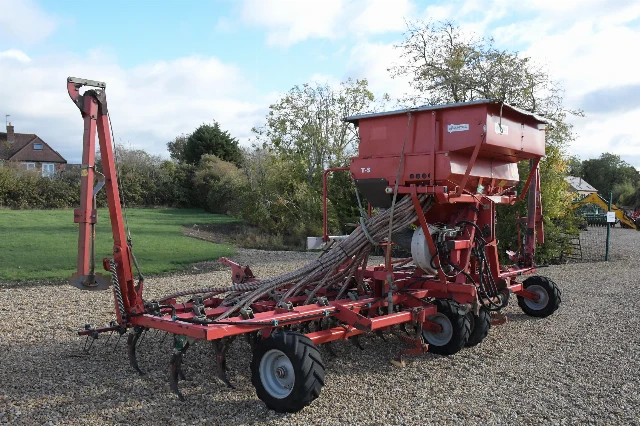 KVERNELAND ACCORD TS 6 M