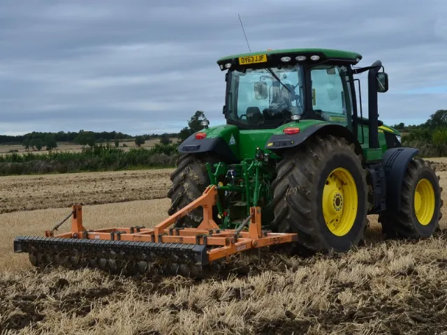Simba Flatliner 3.5m lifting stubble, the subsoiler is mounted to a John Deere tractor