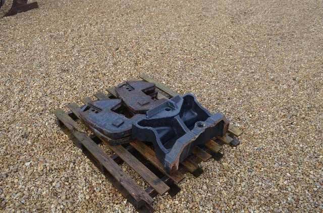 CASE FRONT WEIGHT