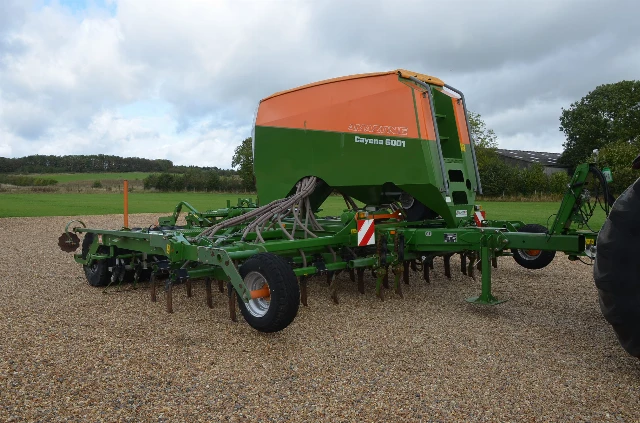 AMAZONE CAYENA 6001 TINE DRILL 6M