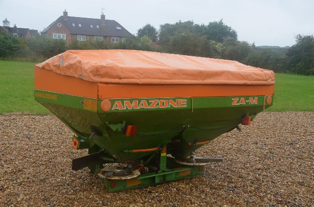 AMAZONE 2800 FERT SPREADER