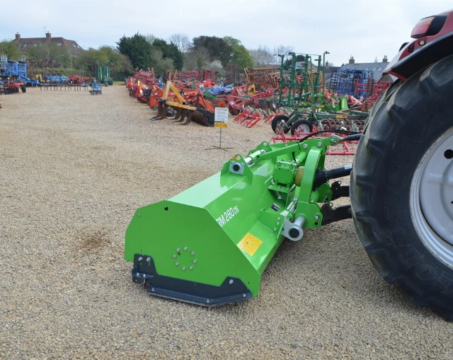 RAZORBACK RM280S 2.8M FLAIL TOPPER