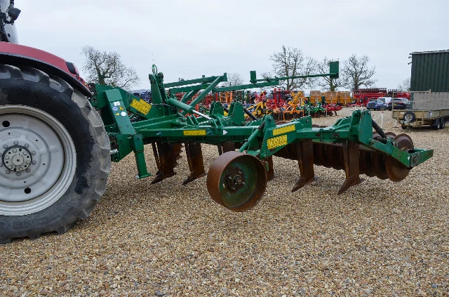 COUSINS V-FORM SUBSOILER 5.5M
