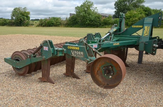 COUSINS V-FORM SUBSOILER 4.5M