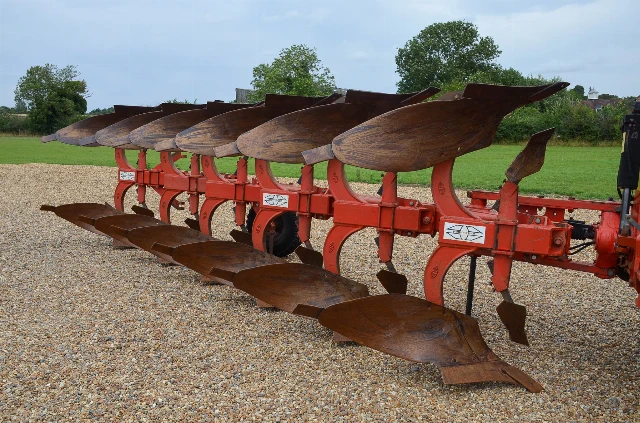 GREGOIRE BESSON RB7 PLOUGH 6 FURROWS