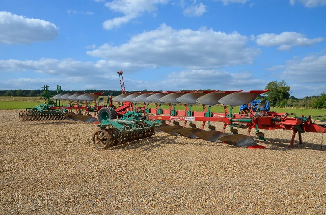 KVERNELAND RW100 WAGON PLOUGH 12 FURROWS