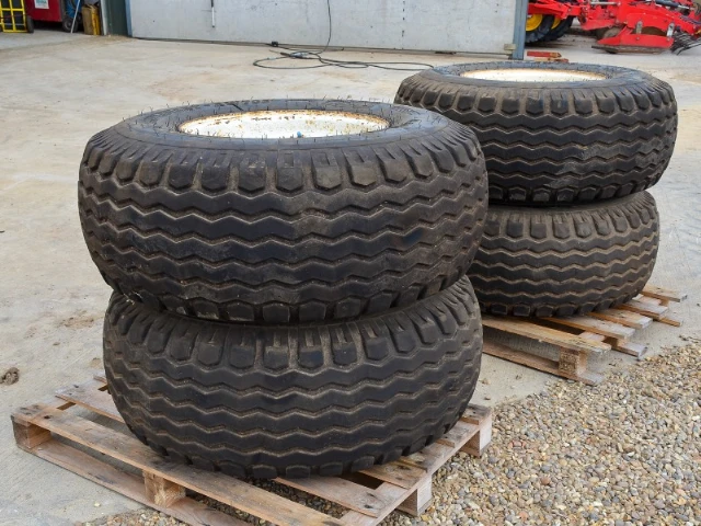 BKT IMPLEMENT TYRES AND RIMS 400/70-20