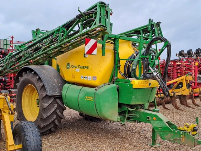 John Deere R740i sprayer 30m