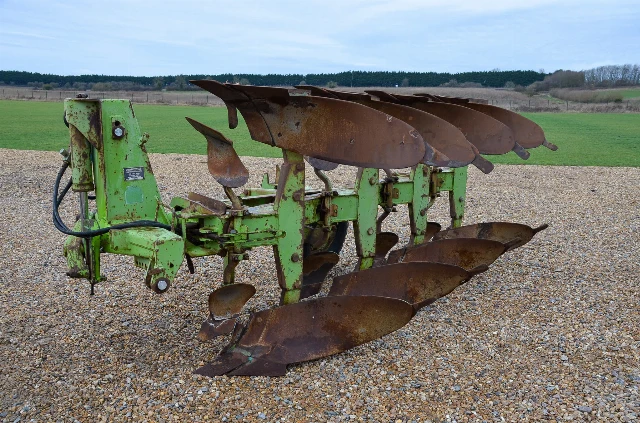 DOWDESWELL DP7C (3+1) PLOUGH 4 FURROWS