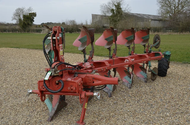 KVERNELAND LB85/200 PLOUGH 5 FURROWS