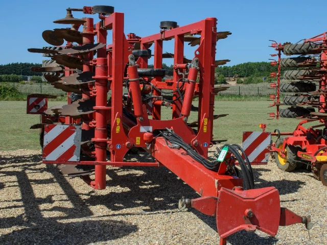 HORSCH TIGER 4MT CULTIVATOR 4M
