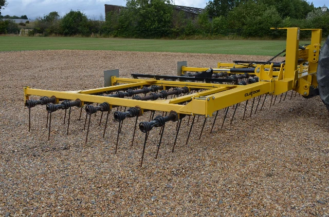 CLAYDON STRAW HARROW 7.5M