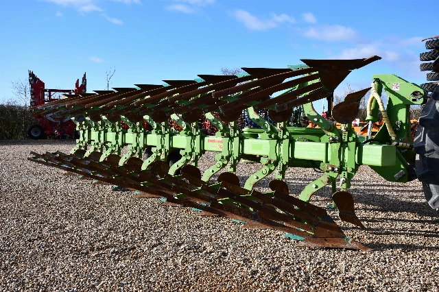 DOWDESWELL DP170 PLOUGH 9-FURROWS