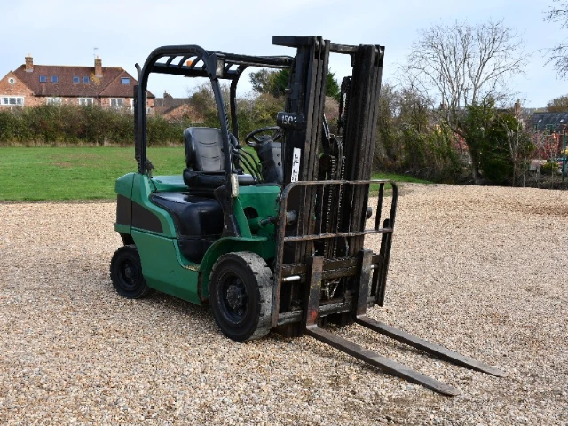 CAT DP25N FORKLIFT 2.5T