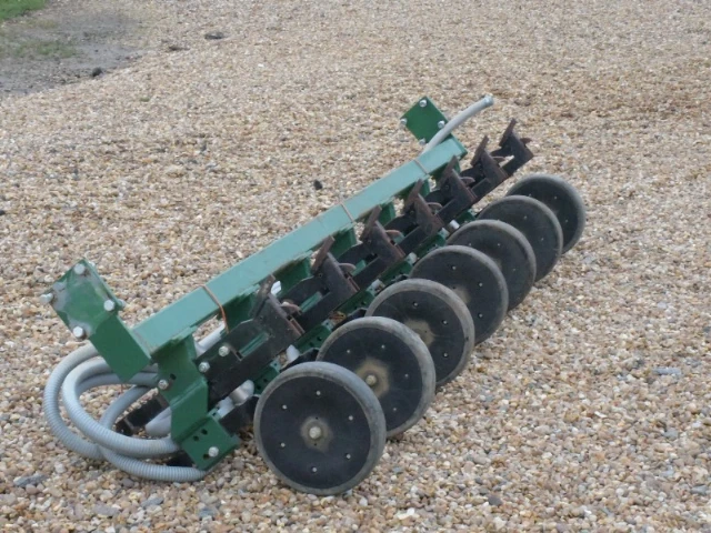 REAR COULTER PACKER