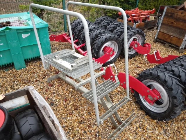 GRANGE ACCESS STEP AND PLATFORM